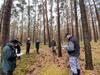 Mit Abstand aber gemeinsam diskutieren über den Wald von Morgen des Reviers Prenden der Berliner Forsten