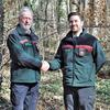 Steffen Wolf (rechts) ist Nachfolger von Armin Menge (links) als Leiter des Forstamts Uelzen der Landwirtschaftskammer Niedersachsen.